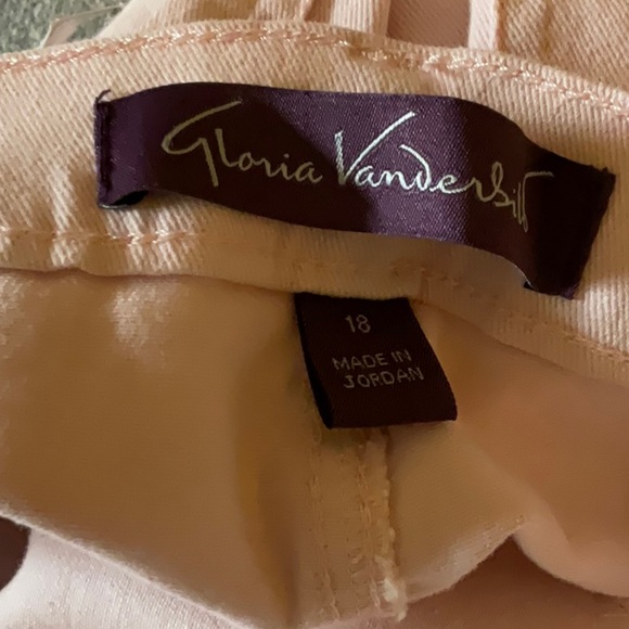 Gloria Vanderbilt Amanda Jeans - Picture 4 of 5